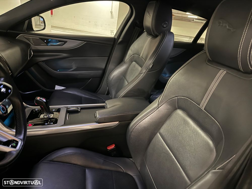 Jaguar XE 2.0 D200 R-Dynamic Black - 18