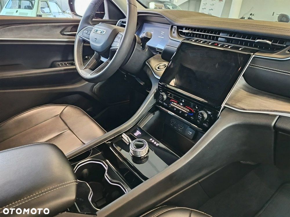 Jeep Grand Cherokee - 8