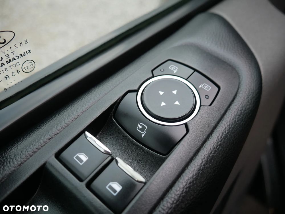 Ford Tourneo Custom 320 L2H1 VA Autm Titanium - 30