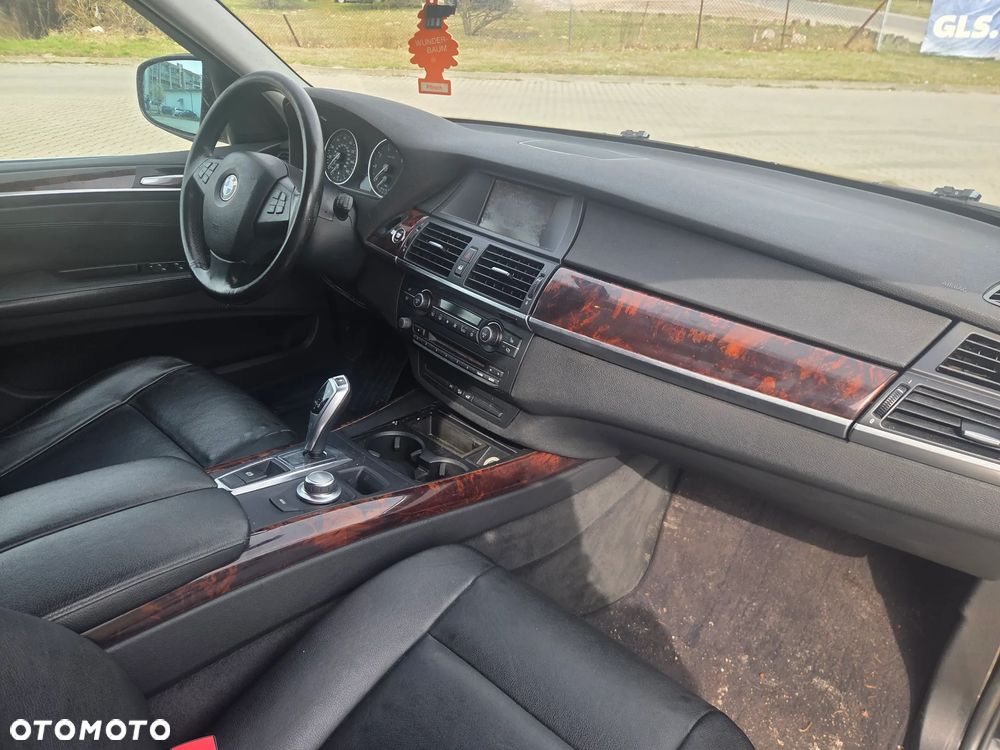 BMW X5 xDrive48i - 13