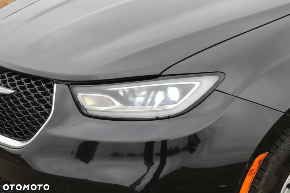 Chrysler Pacifica - 11