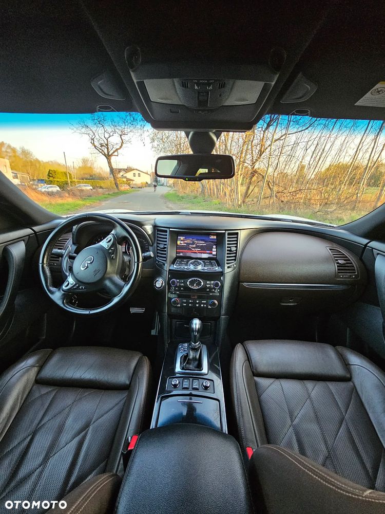 Infiniti FX - 8