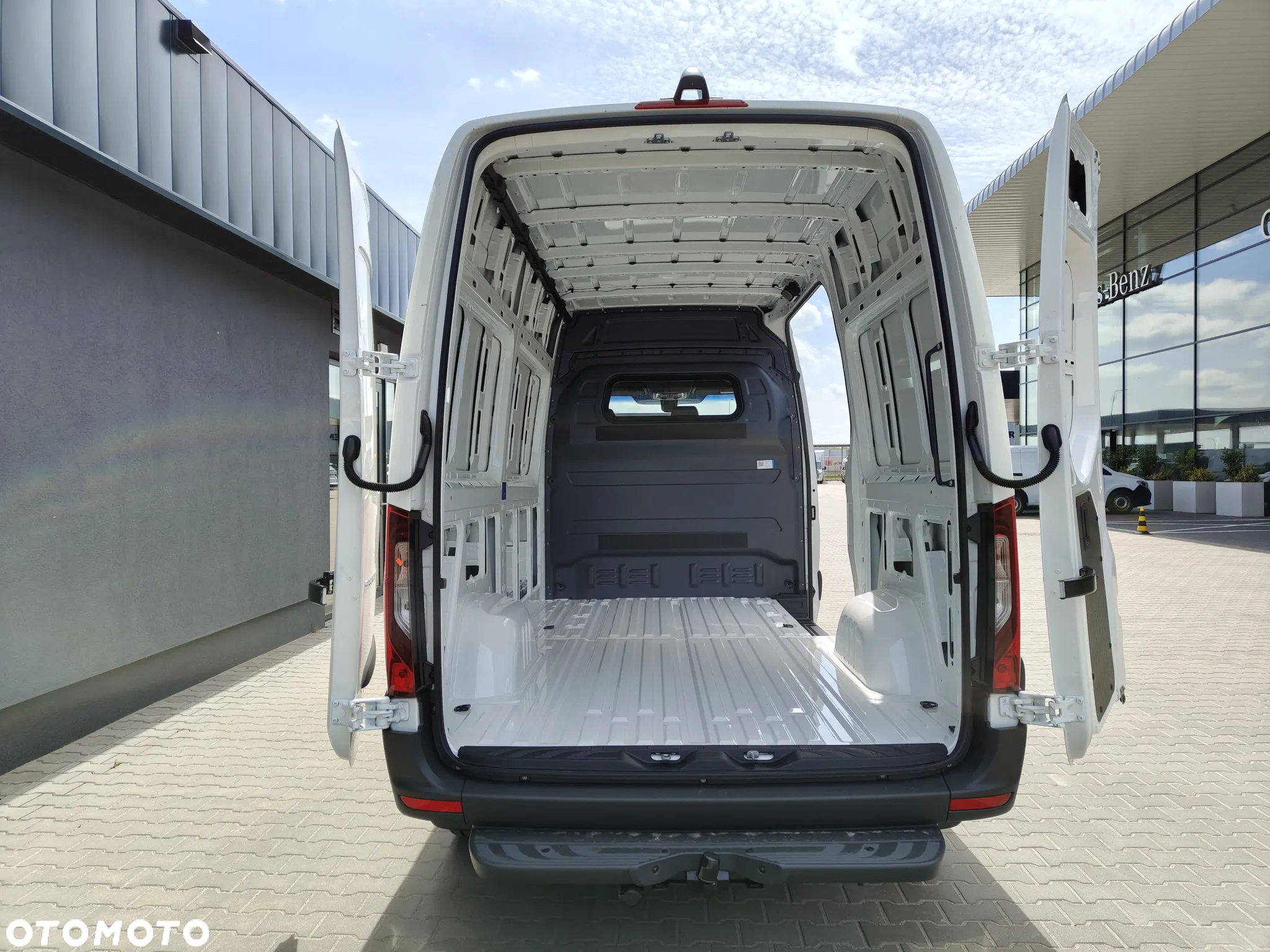 Mercedes-Benz Sprinter - 10