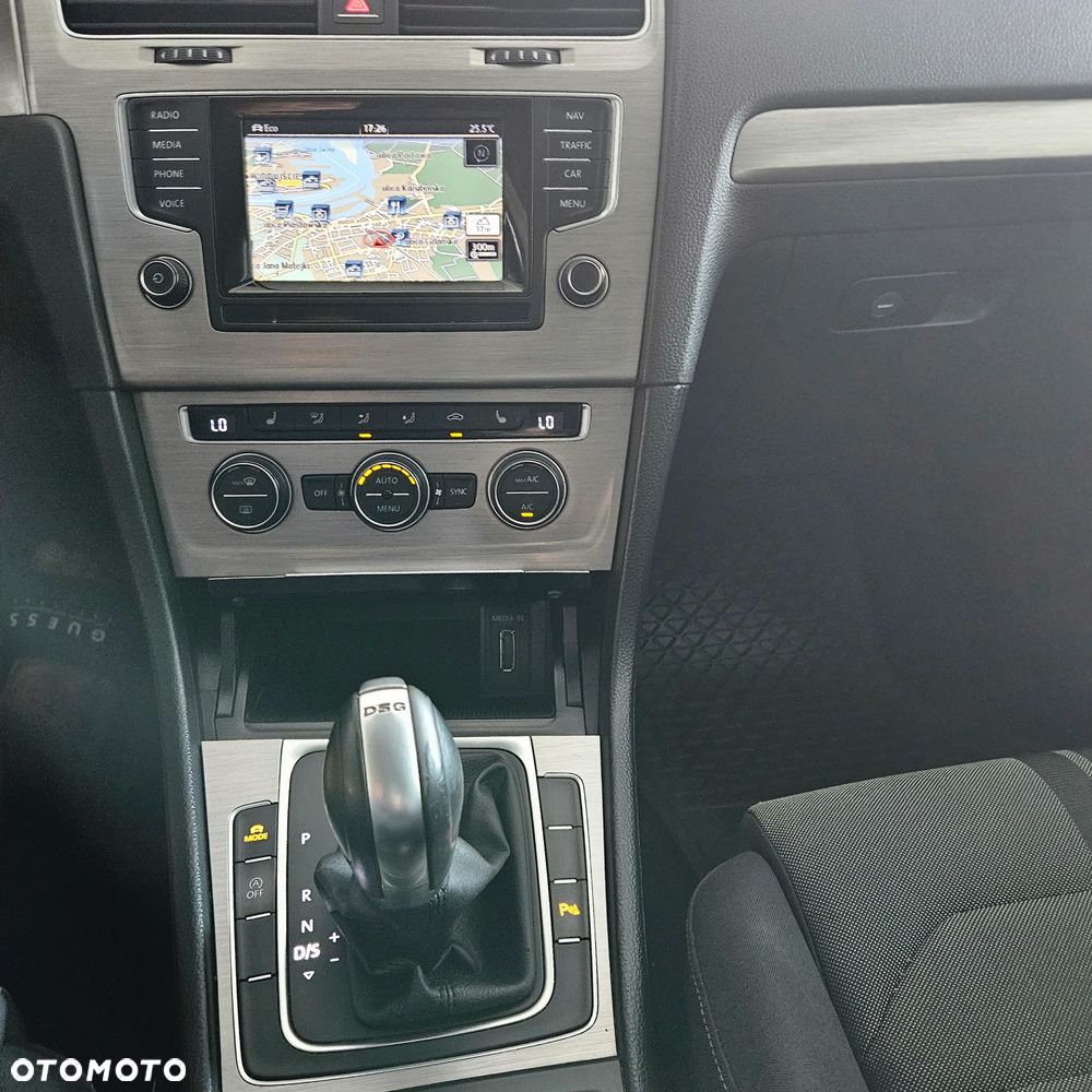 Volkswagen Golf 2.0 TDI (BlueMotion Technology) DSG Highline - 39