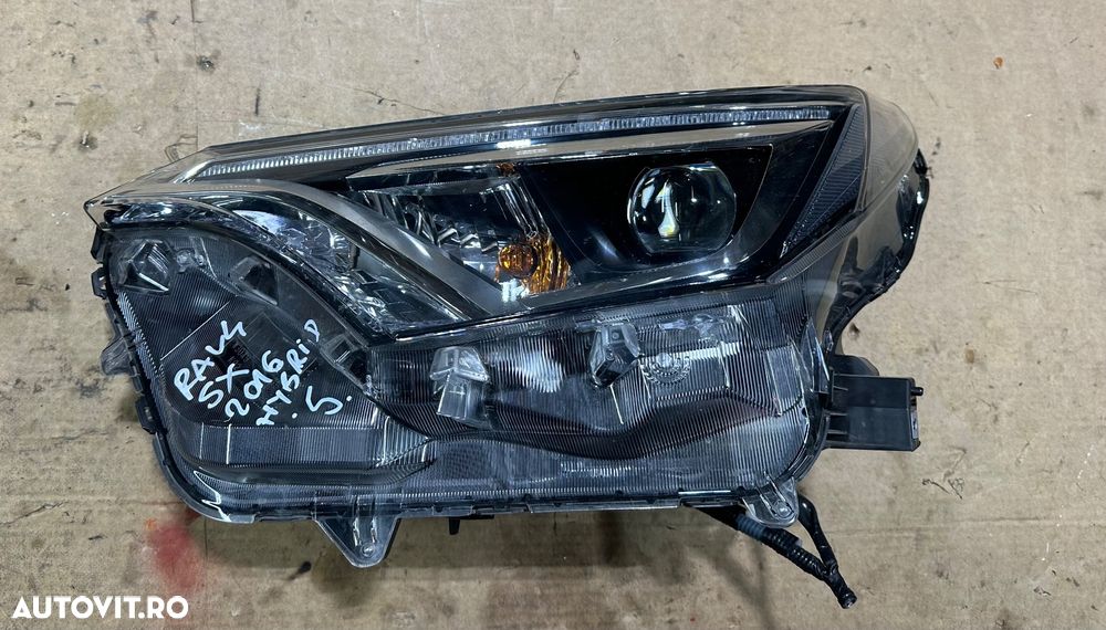 Far led complet TOYOTA RAV 4 hybrid an 2016 aproape nou, fara defecte - 2