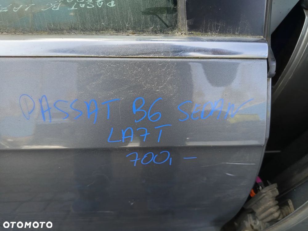 DRZWI VW PASSAT B6 SEDAN PRAWE KOD KOLORU LA7T TYLNE SZYBA PODNOŚNIK ZAMEK KLAMKA LISTWA ZGARNIAJĄCA - 5