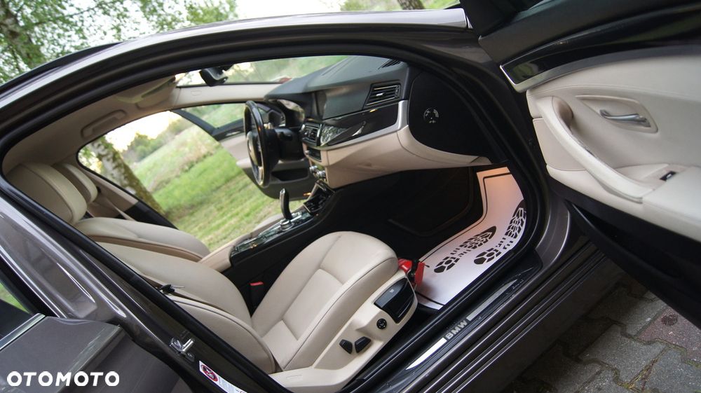 BMW Seria 5 520d - 32