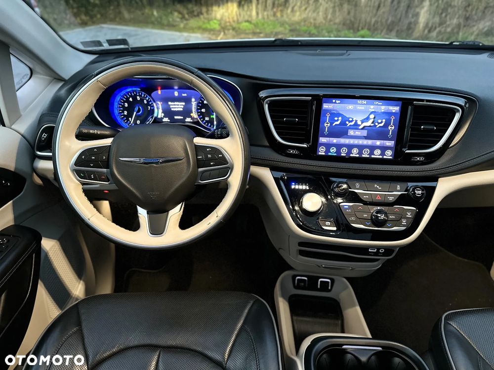 Chrysler Pacifica - 19