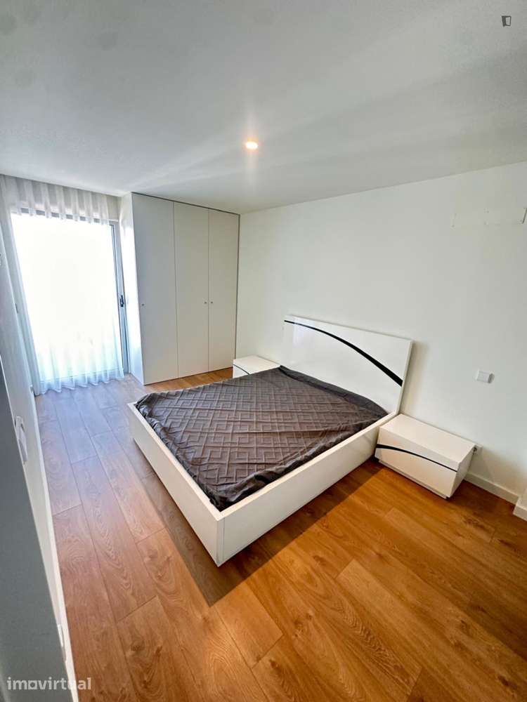 Quarto - localizado em Paranhos Porto - Grande imagem: 2/8