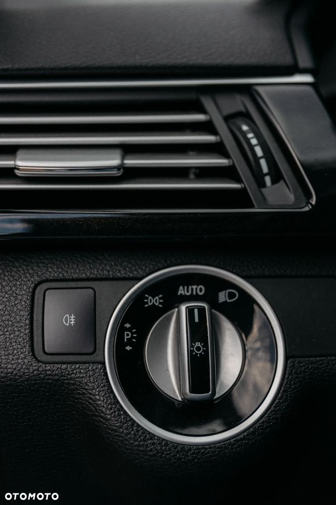 Mercedes-Benz Klasa E 200 CDI DPF BlueEFFICIENCY 7G-TRONIC Avantgarde - 13