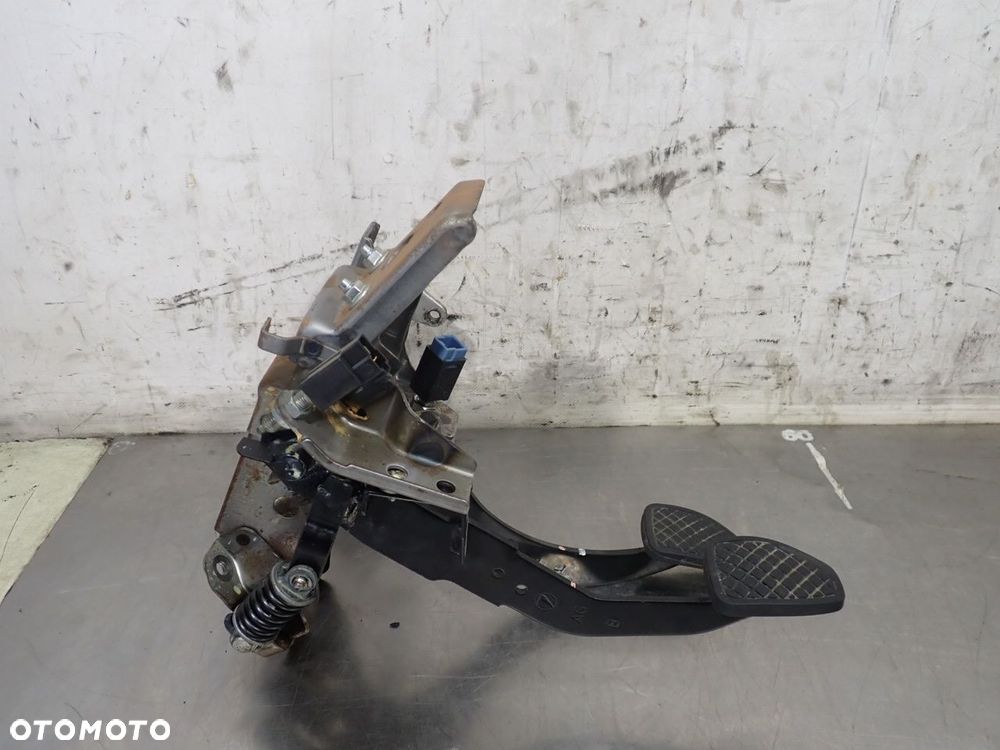 PEDAŁ SPRZĘGŁA HAMULCA SUBARU LEGACY IV 2.0D - 4