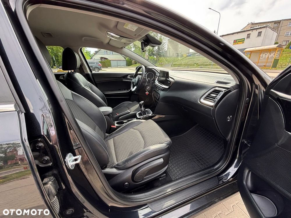 Kia Ceed 1.4 T-GDI L Business Line - 36