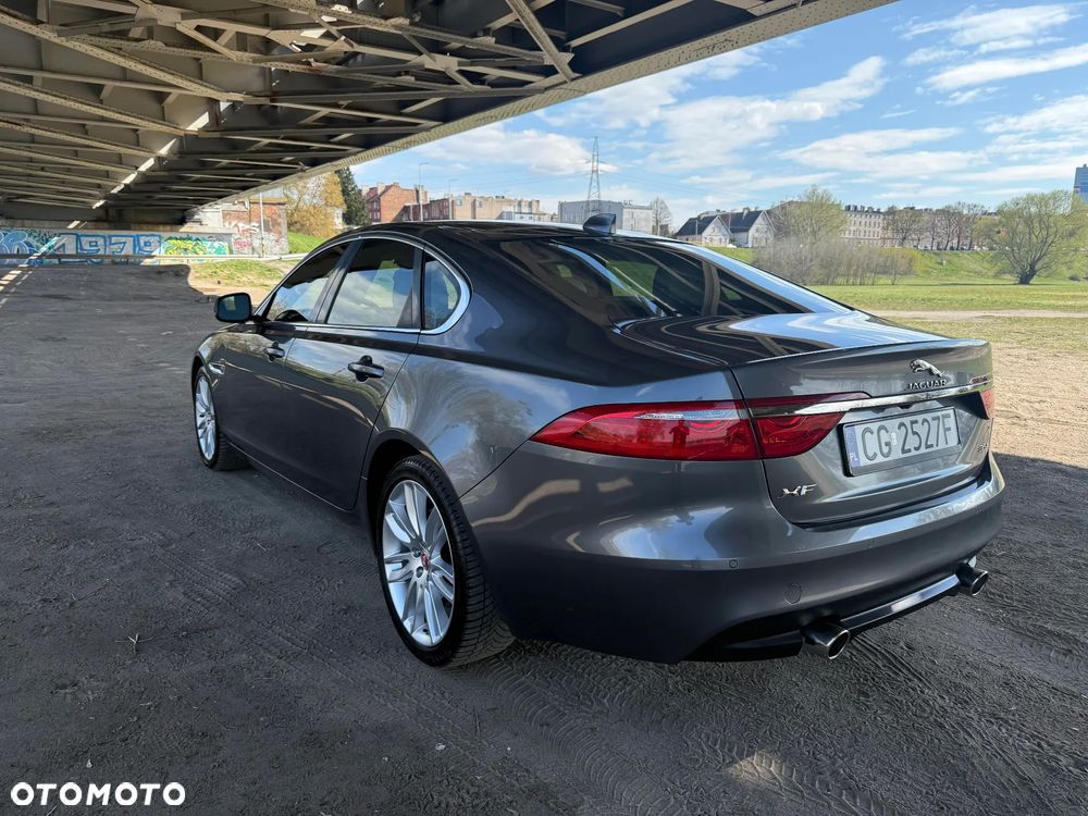 Jaguar XF 35t Prestige - 5