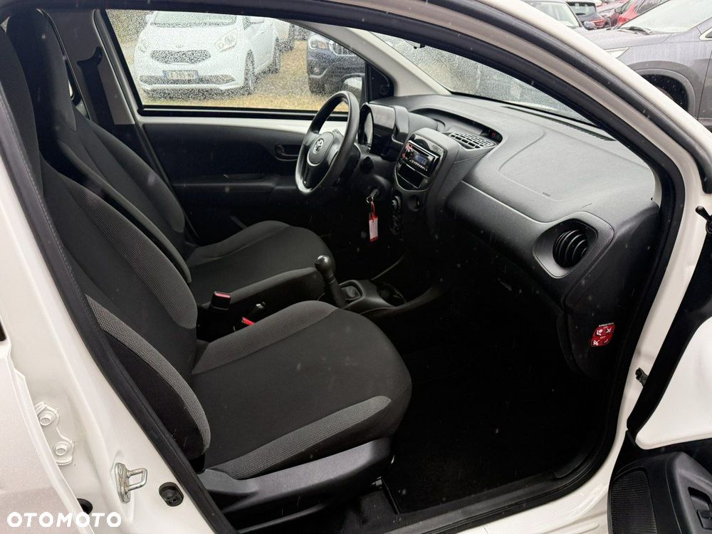 Toyota Aygo x - 19