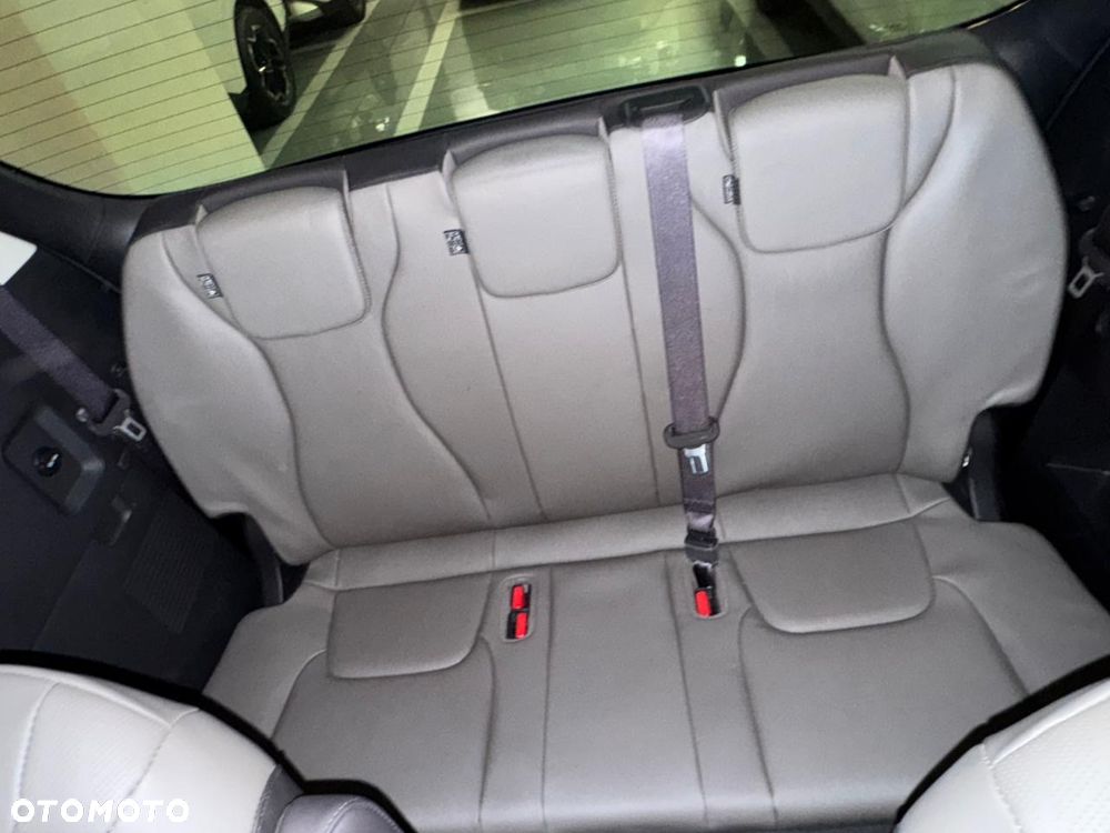 Kia Carnival - 25
