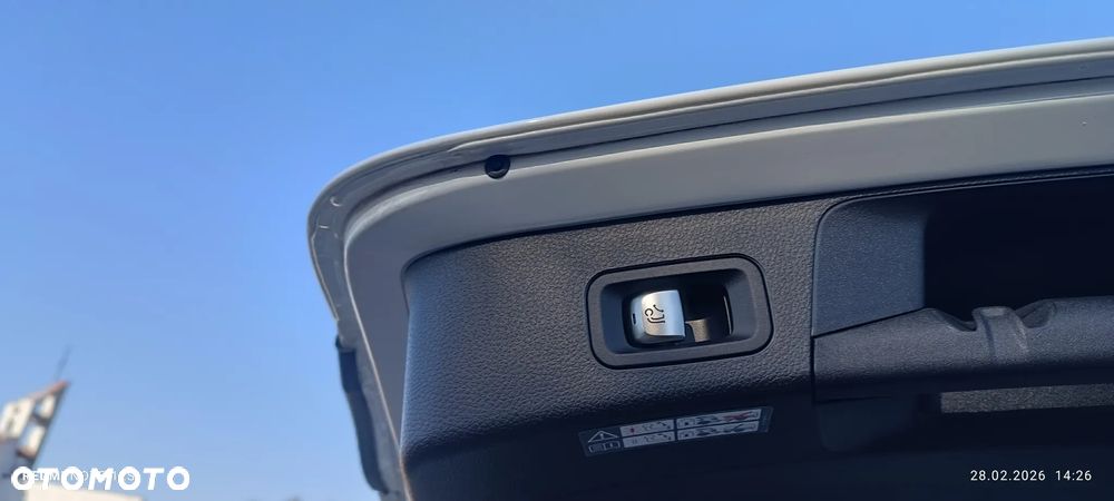 Mercedes-Benz Klasa C 220 d 9G-TRONIC AMG Line - 18