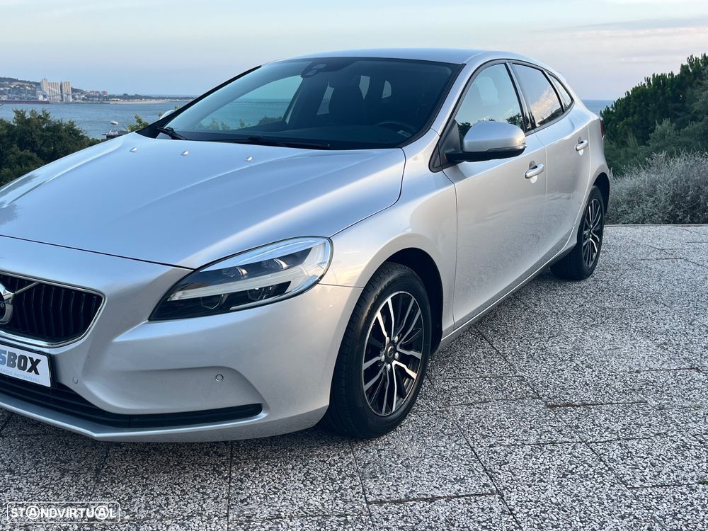 Volvo V40 2.0 D3 Momentum - 4