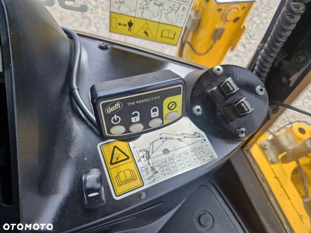 JCB 3CX - 12