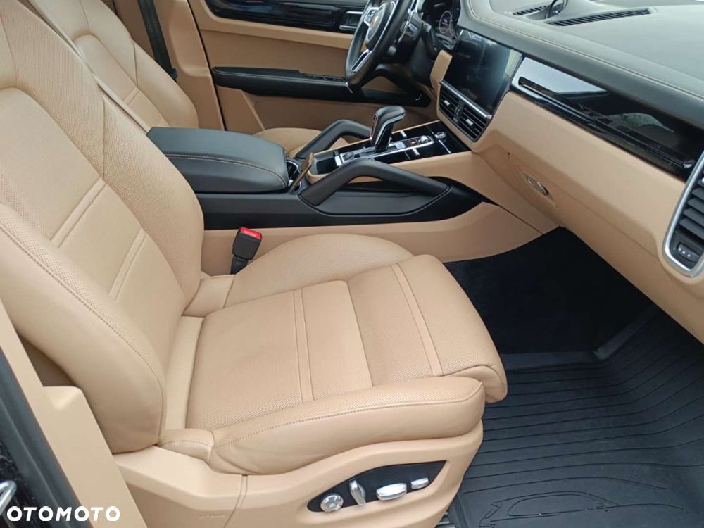 Porsche Cayenne - 25