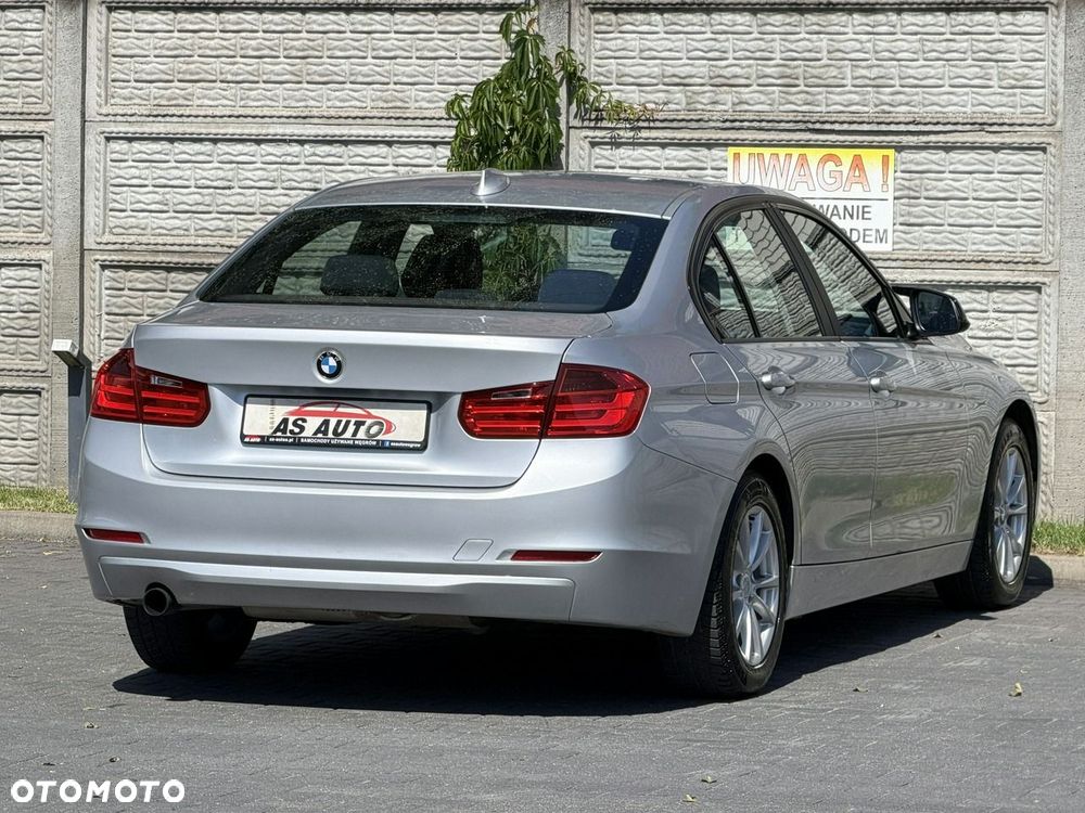 BMW Seria 3 320i Sport Line - 3