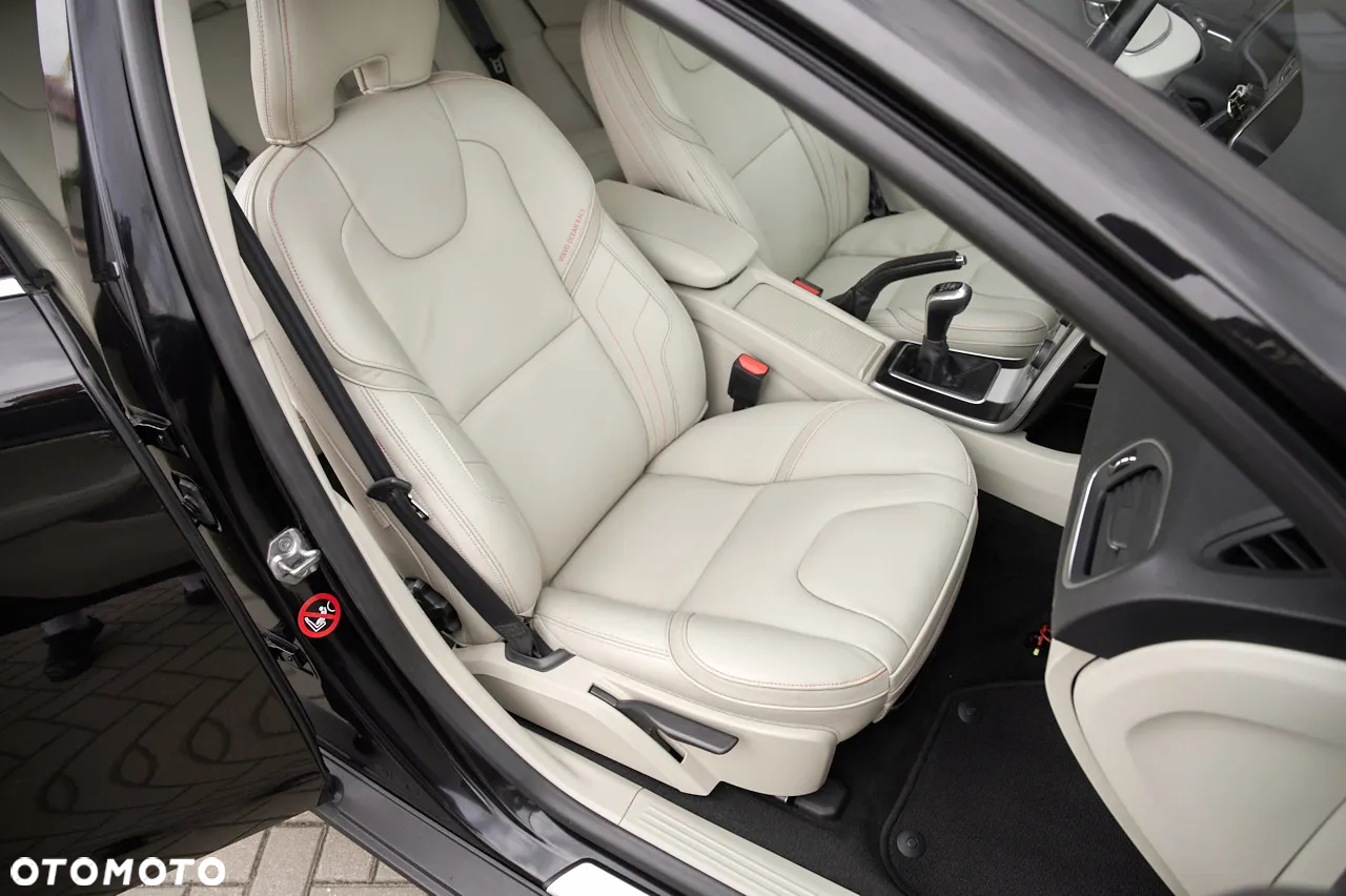 Volvo V40 Cross Country D2 Drive-E Ocean Race - 24