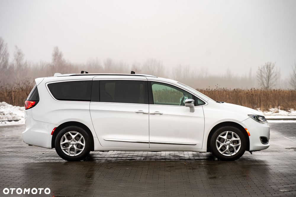 Chrysler Pacifica - 6