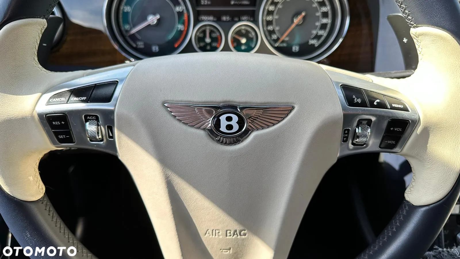Bentley Flying Spur V8 - 24