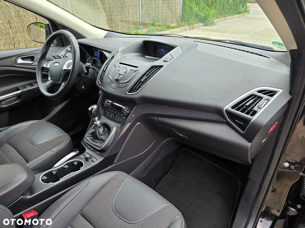 Ford Kuga - 37