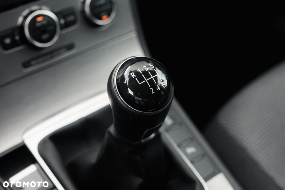 Volkswagen Passat - 31