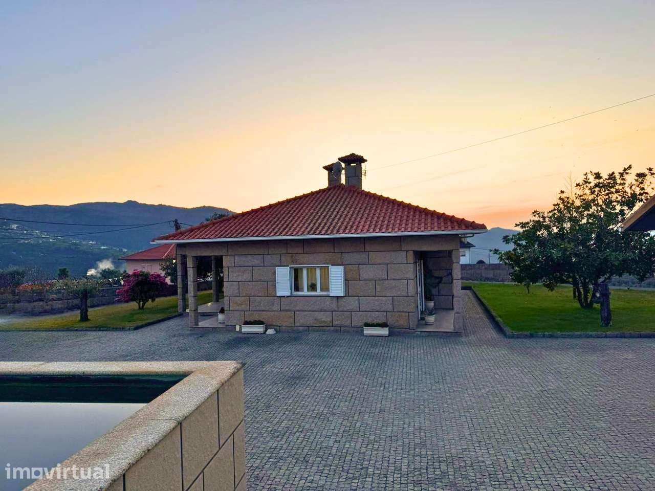 Moradia em Pedra com 1.200 m2 de Terreno – Próxima do Douro - Grande imagem: 3/51
