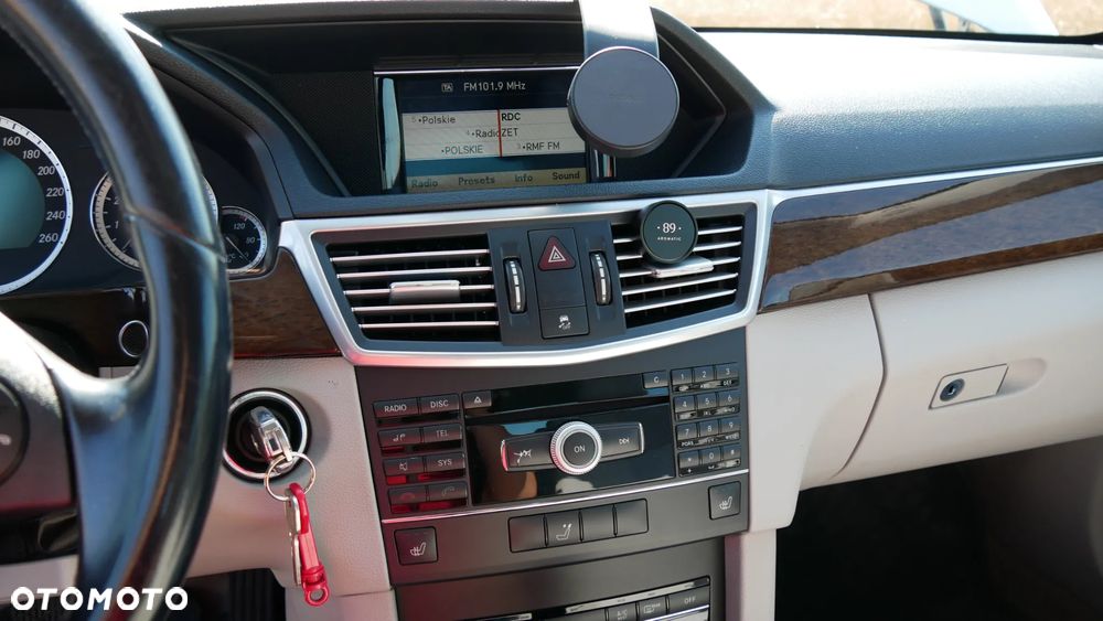 Mercedes-Benz Klasa E 250 CGI BlueEFFICIENCY Elegance - 19