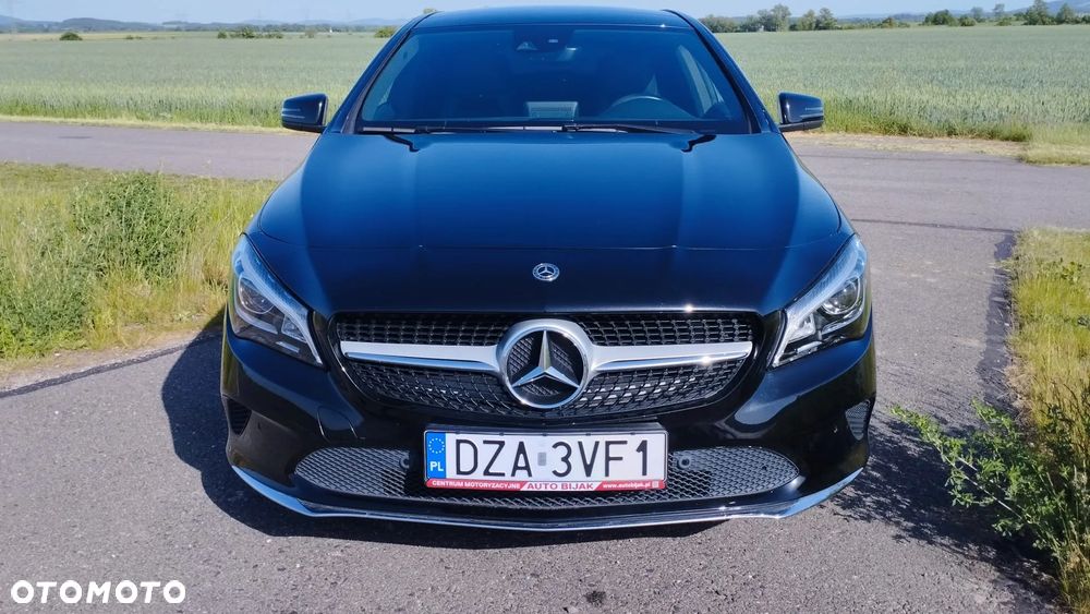 Mercedes-Benz CLA 180 7G-DCT - 23
