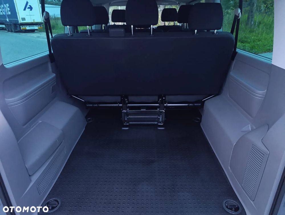 Volkswagen Caravelle - 20