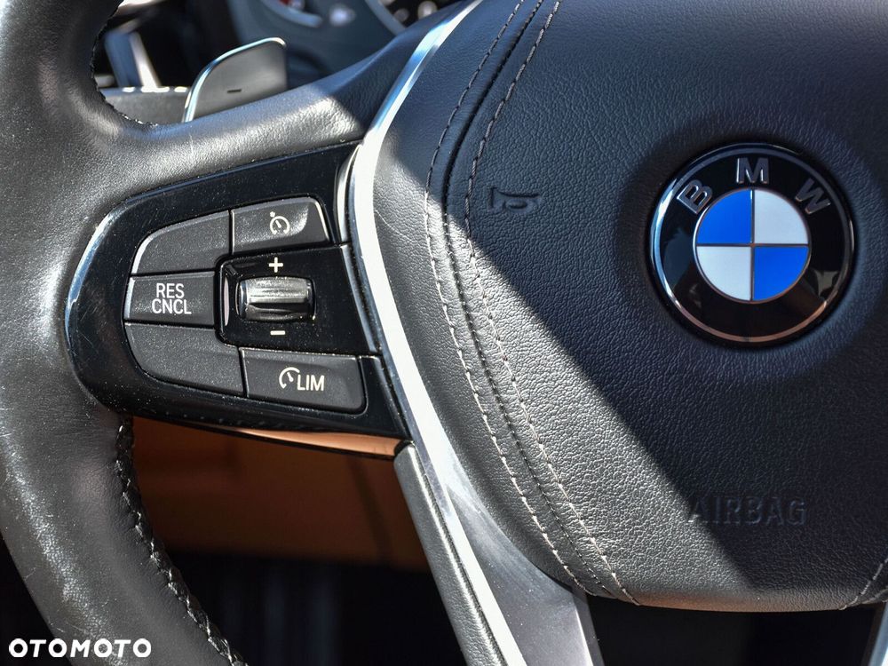 BMW Seria 5 530i GPF Luxury Line sport - 22