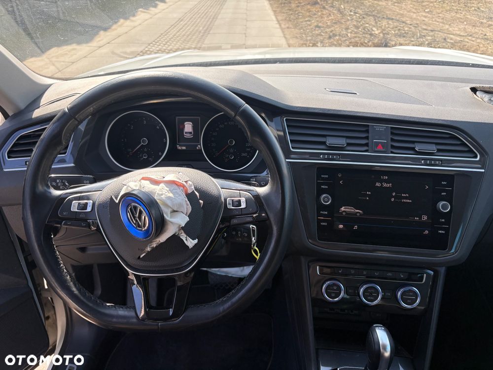 Volkswagen Tiguan - 12