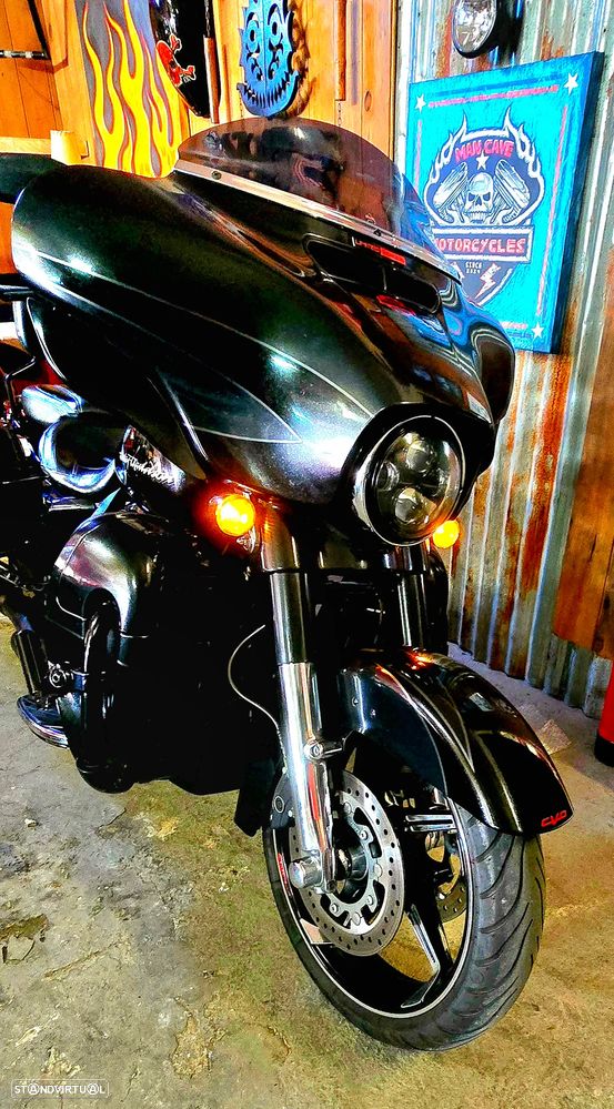 Harley-Davidson STREET GLIDE 114 CVO - 9