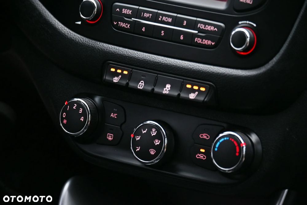 Kia Ceed 1.4 CVVT Dream-Team Edition - 27