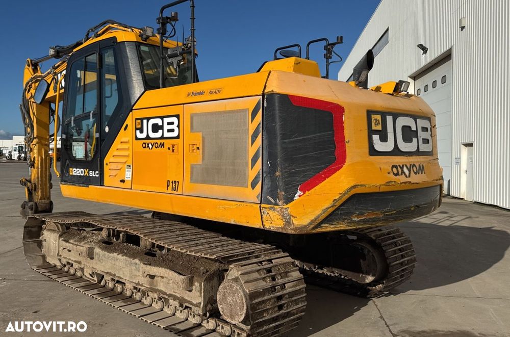 JCB 220XC4F Excavator - 2