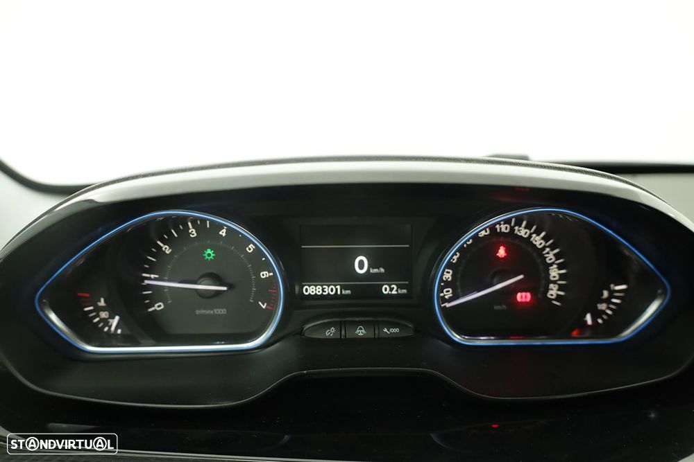 Peugeot 2008 1.2 PureTech Allure - 16