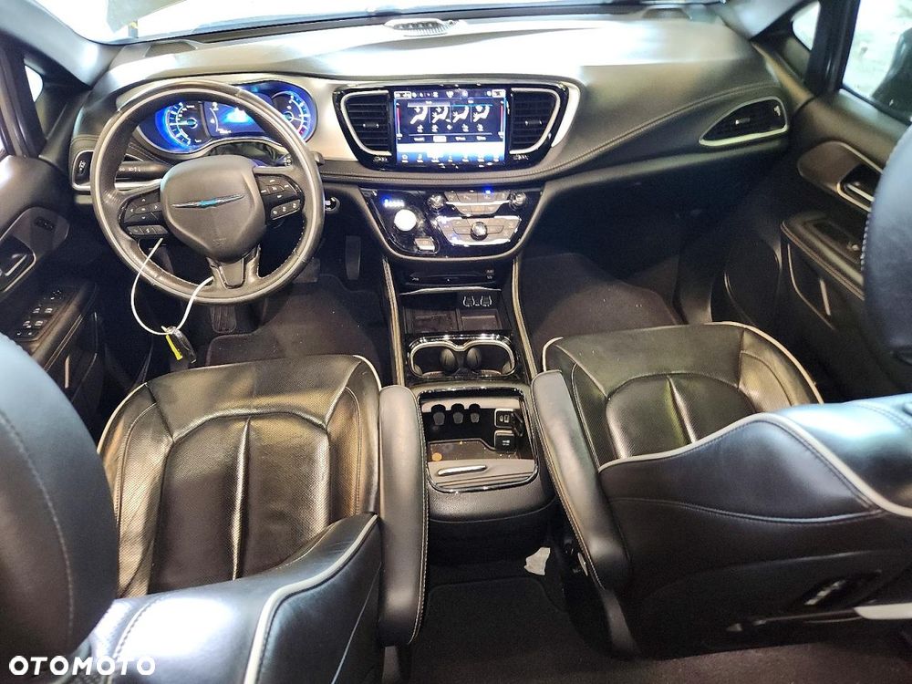 Chrysler Pacifica - 8