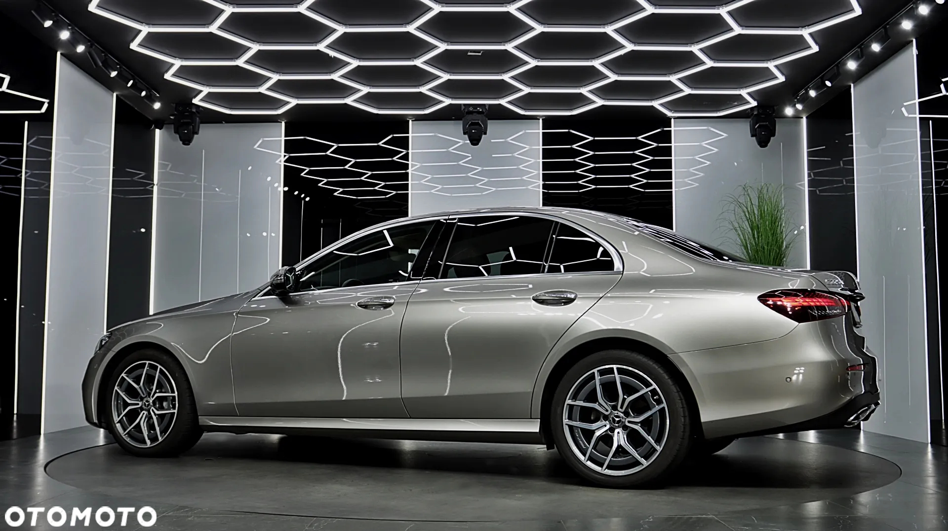Mercedes-Benz Klasa E 220 d 4-Matic 9G-TRONIC - 6