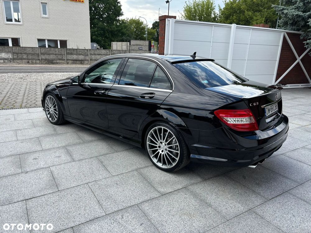 Mercedes-Benz Klasa C 63 AMG - 10