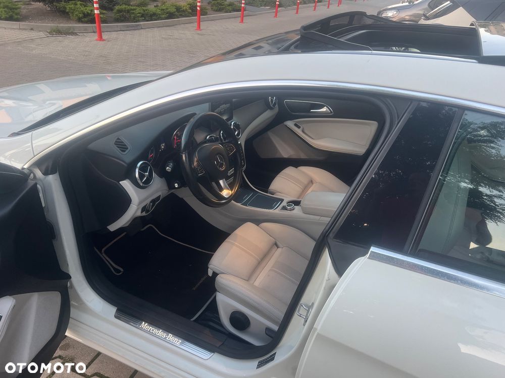 Mercedes-Benz CLA 180 7G-DCT UrbanStyle Edition - 9