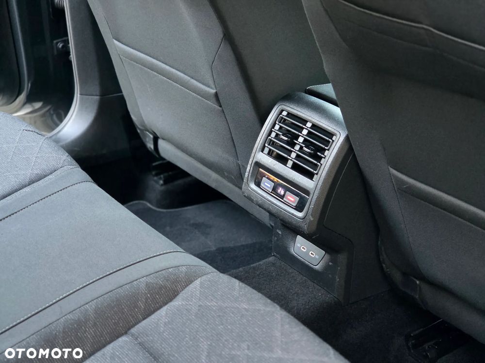 Volkswagen Golf 2.0 TDI SCR DSG Style - 33