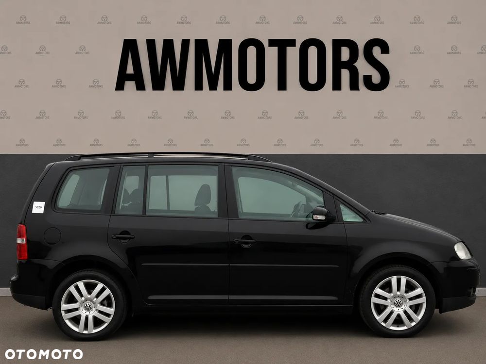VOLKSWAGEN TOURAN 2004 *SAMOCHÓD NA CZĘŚCI* 5526 Z4   MASKA, LAMPA, DRZWI, LUSTERKO, ZDERZAK, GRILL, BŁOTNIK, KLAPA, BELKA, DESKA, FOTELE, KANAPA, ĆWIARTKA KIEROWNICA, TARCZE, ZACISKI, ZAWIESZENIE, KOMPLETNY PRZÓD, KOMPLETNY TYŁ, LICZNIK, ZEGARY, PRAWE LEWE PRZÓD TYŁ/ C9Z - 1