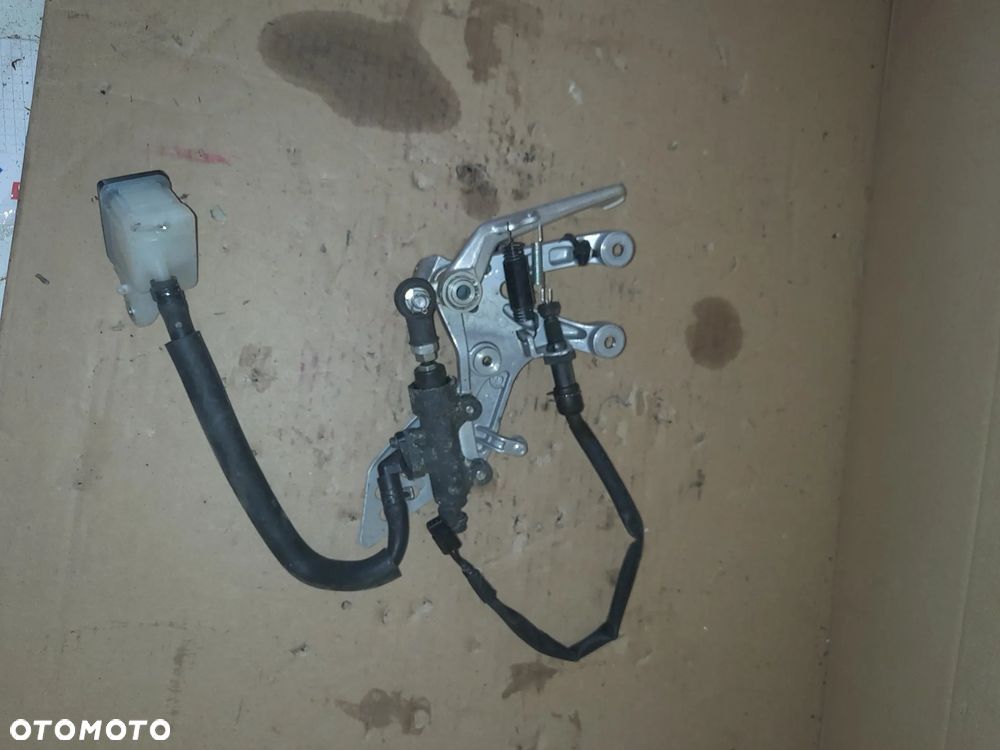 2007-2016 Honda Cbr600rr set prawy podnóżek kierowcy wraz z pompą hamulcową  MFJ -M - R     R-2     110 - 2