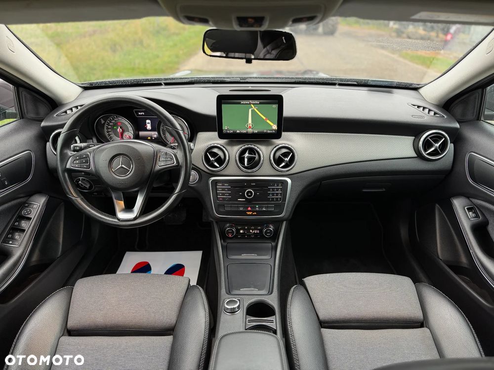 Mercedes-Benz GLA - 32