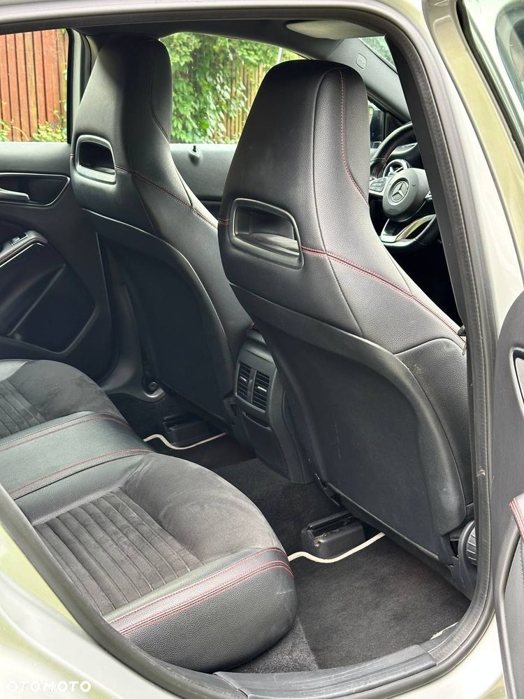 Mercedes-Benz GLA 180 d 7G-DCT AMG Line - 11