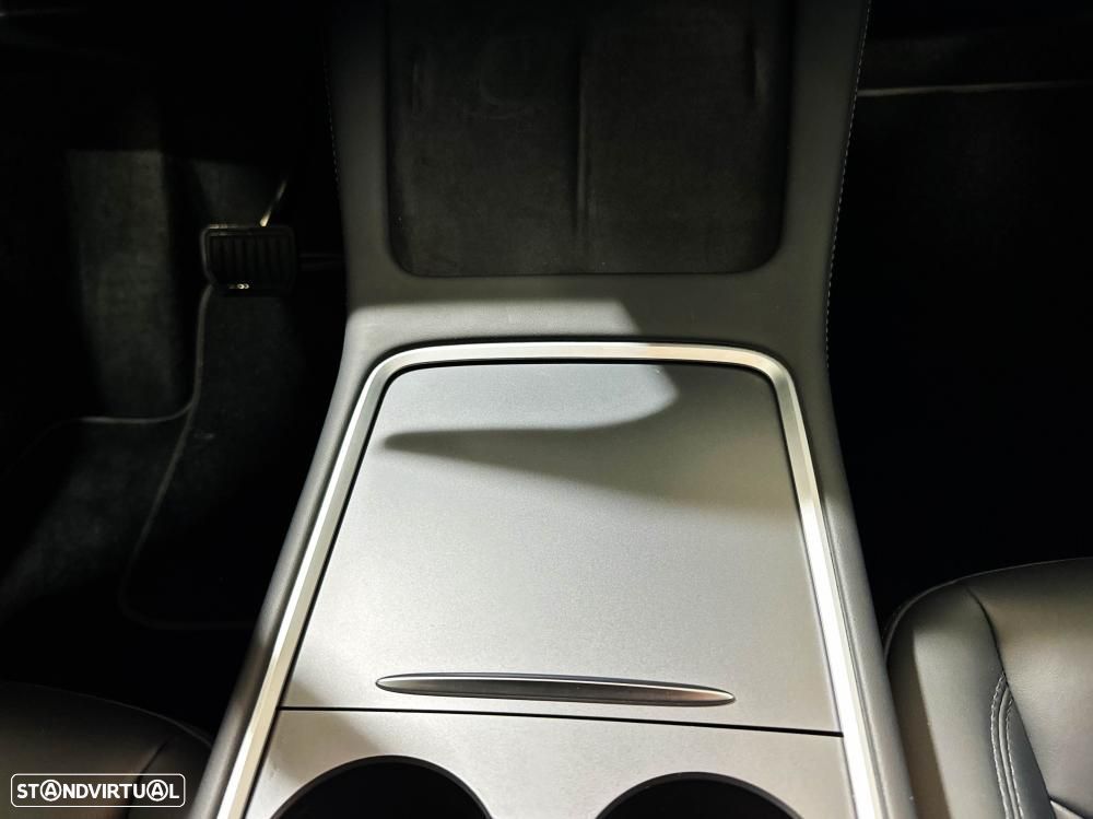 Tesla Model Y Long Range Dual Motor AWD - 38