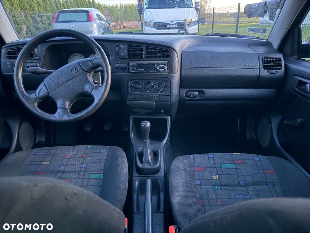 Volkswagen Golf 1.6 - 10